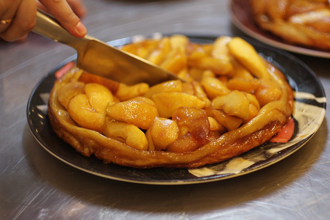 Tarte Tatin. Step by step picture recipes in cooking blog.