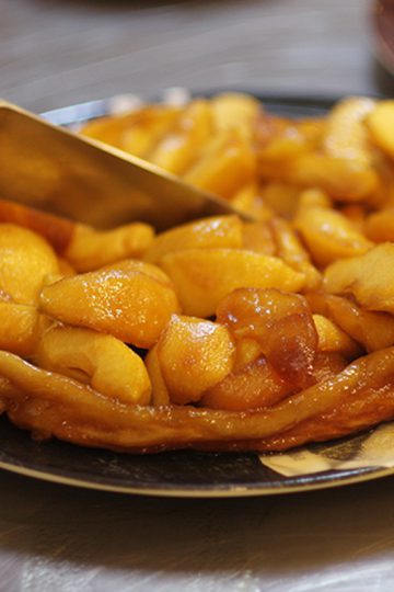 Tarte Tatin. Step by step picture recipes in cooking blog.