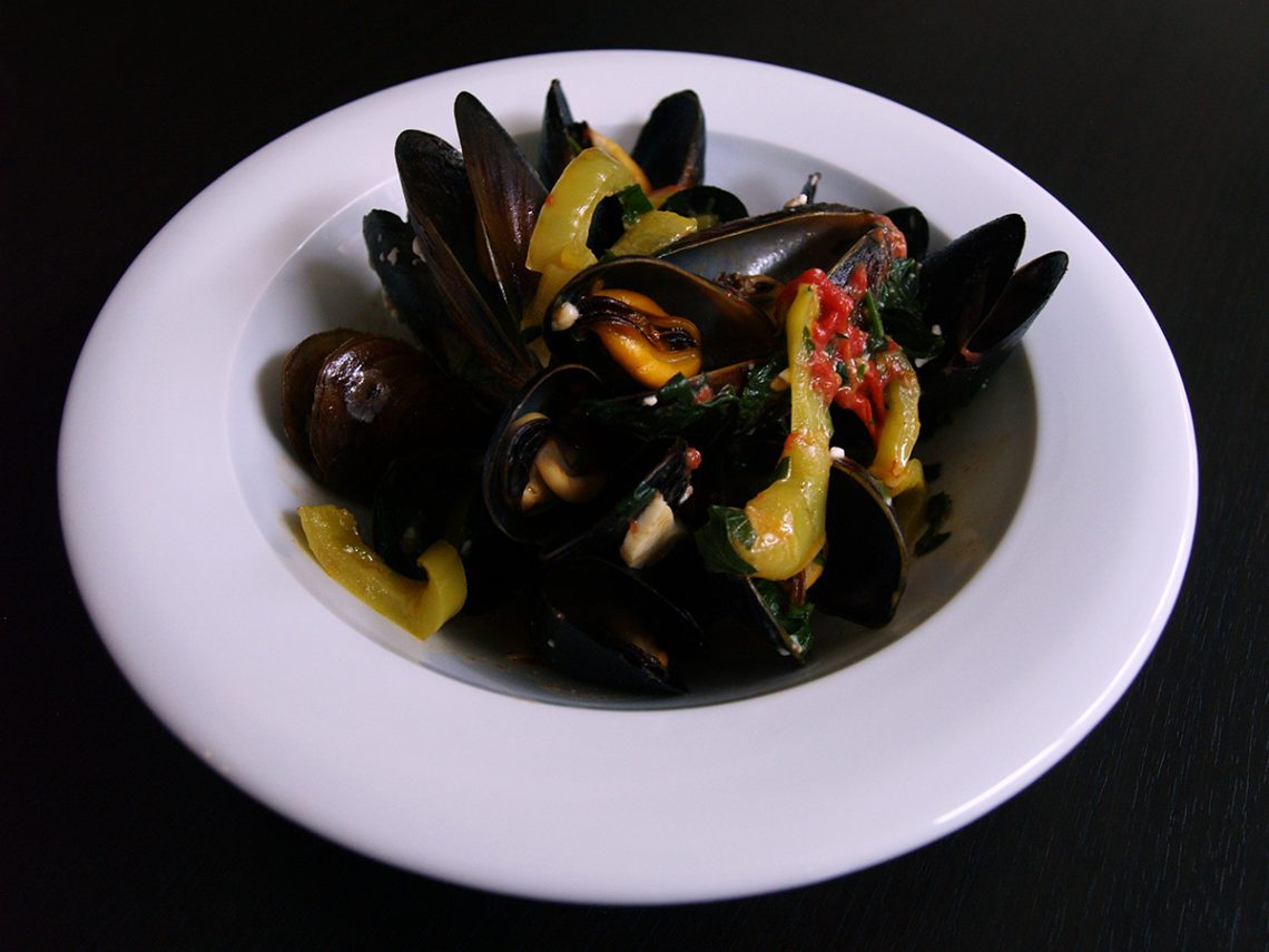 Greek mussels. Delicious recipes from famous chefs.