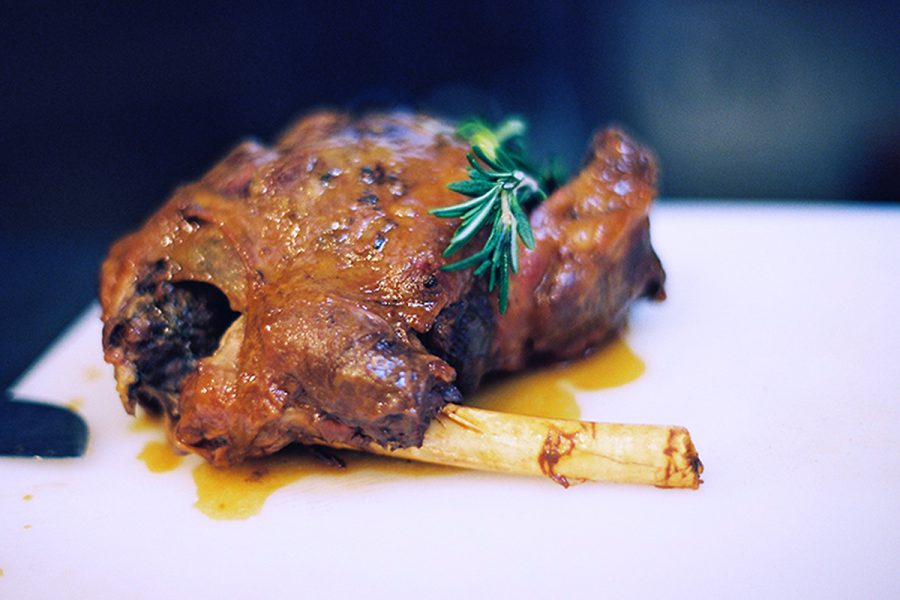 Abruzzi-style leg of lamb. Best cooking site with simple culinary recipes