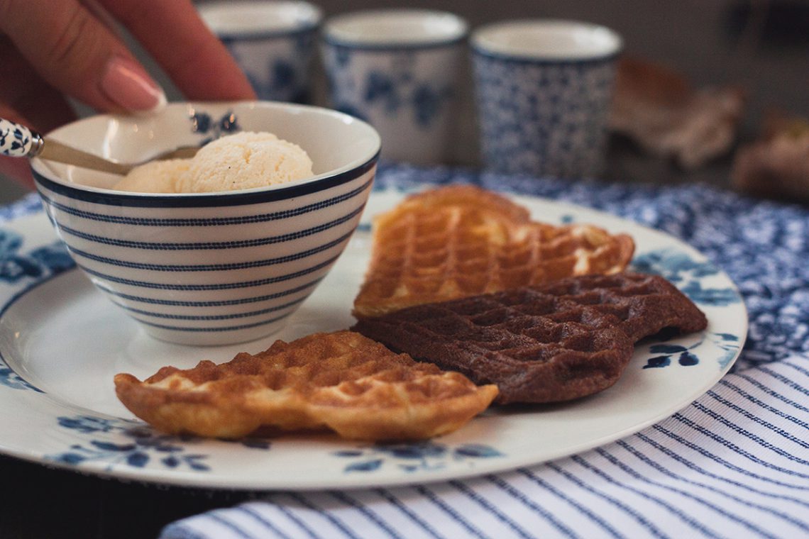 Belgian chocolate waffles. Best cooking site with simple culinary recipes