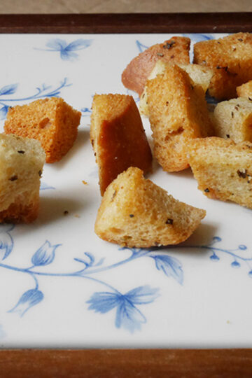 Garlic croutons by uncle Gosha. Easy food recipes in best food and cooking blog