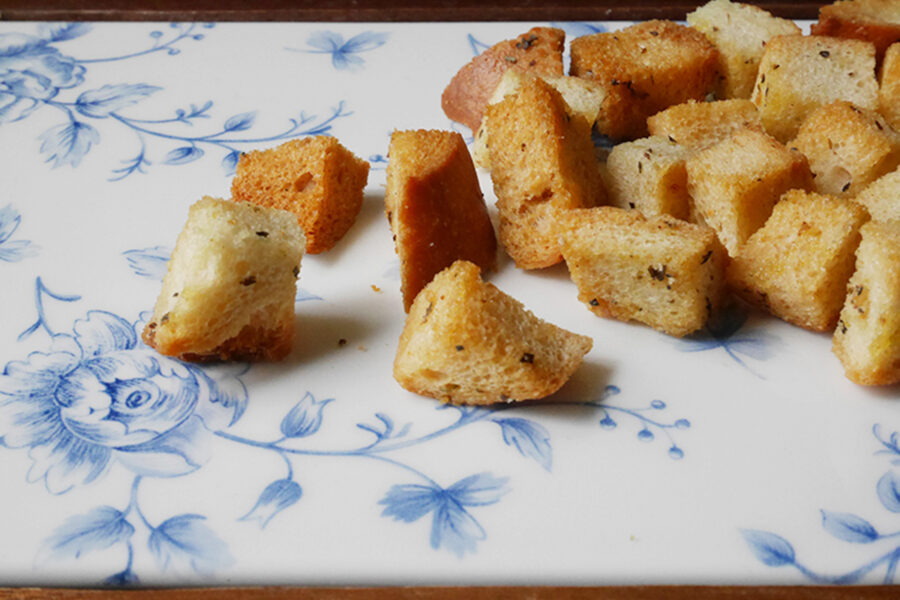 Garlic croutons by uncle Gosha. Easy food recipes in best food and cooking blog