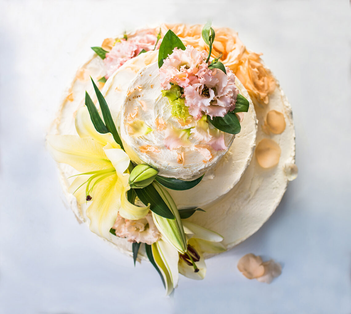 Lemon & elderflower cake from Harry and Megan’s wedding. Easy recipes and cooking tips in culinary blog