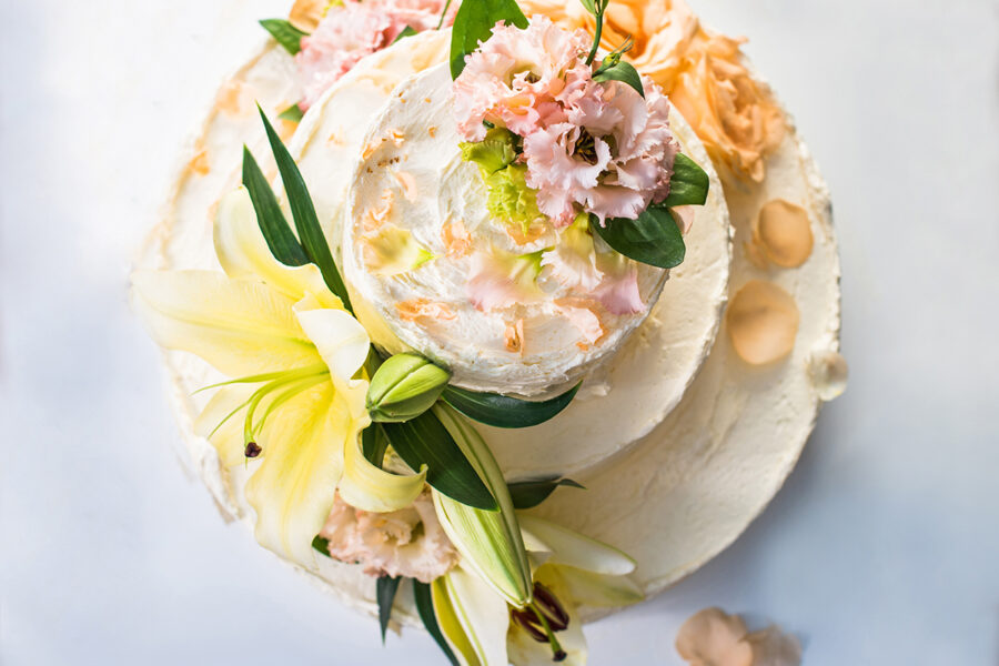 Lemon & elderflower cake from Harry and Megan’s wedding. Easy recipes and cooking tips in culinary blog