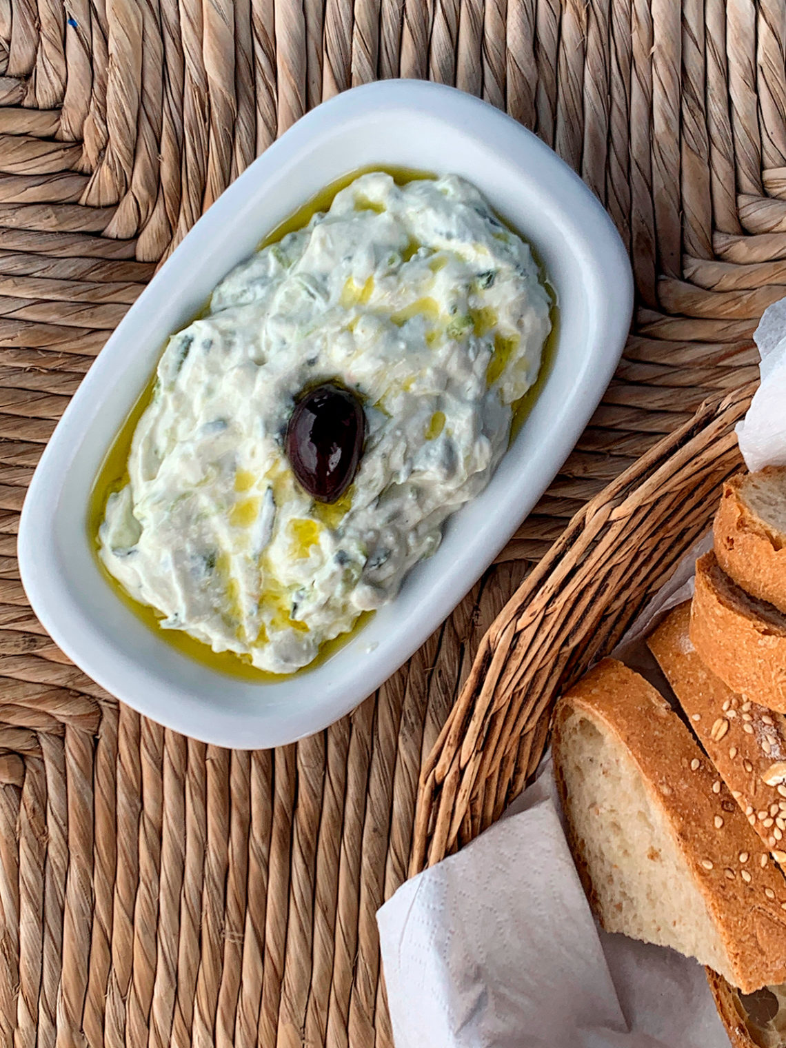 Traditional Greek tzatziki. Best cooking recipes with step-by-step photos.