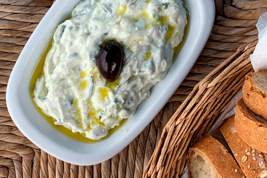 Traditional Greek tzatziki. Best cooking recipes with step-by-step photos.