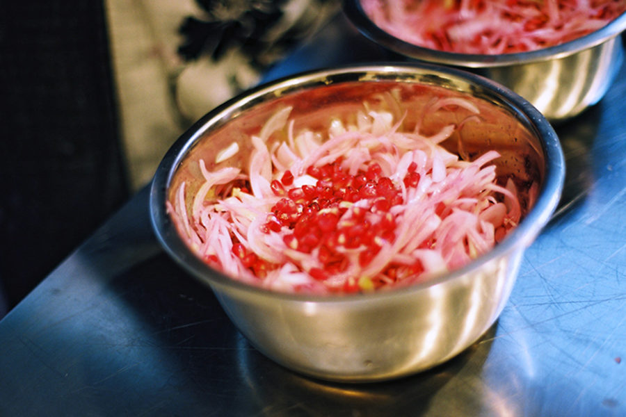 Onion and pomegranate salad. Recipes and tips for easy cooking.