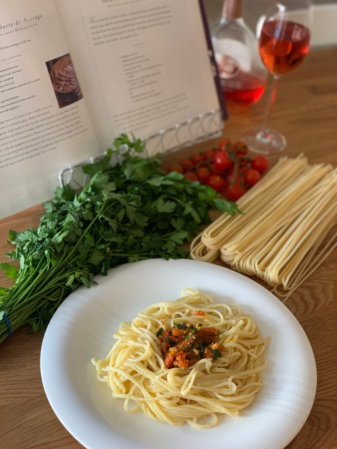 Spaghetti with anchovy butter sauce. Cooking tips from famous chefs.