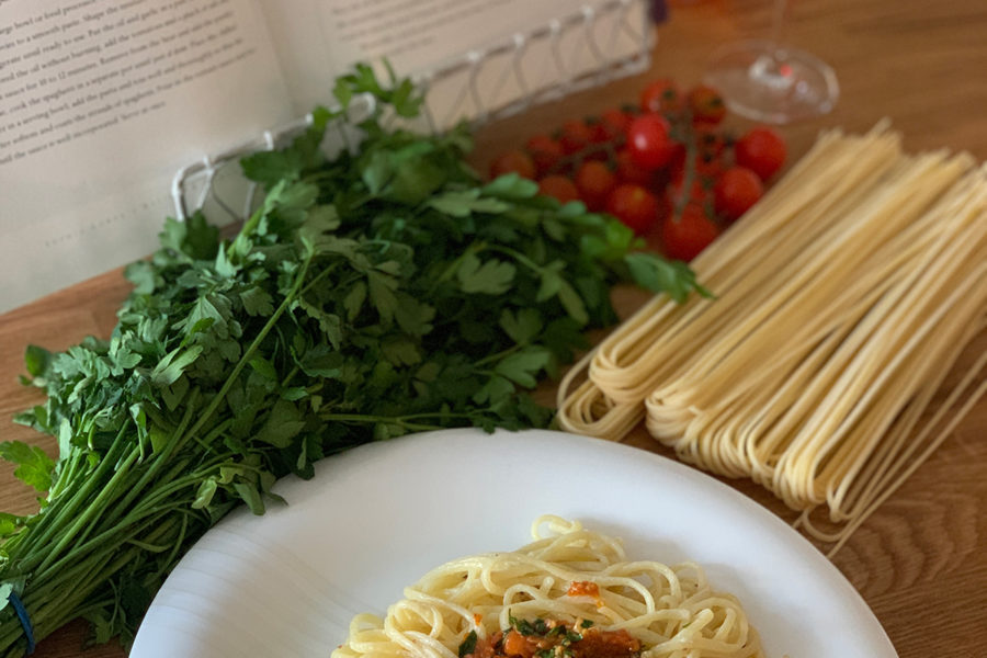 Spaghetti with anchovy butter sauce. Cooking tips from famous chefs.