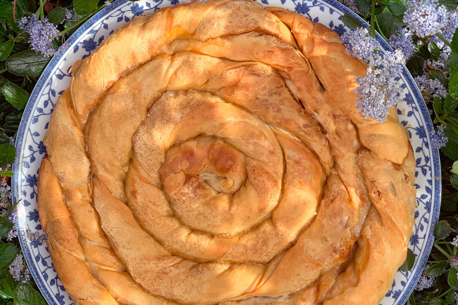 Apple vertuta pastry. Delicious recipes from famous chefs.