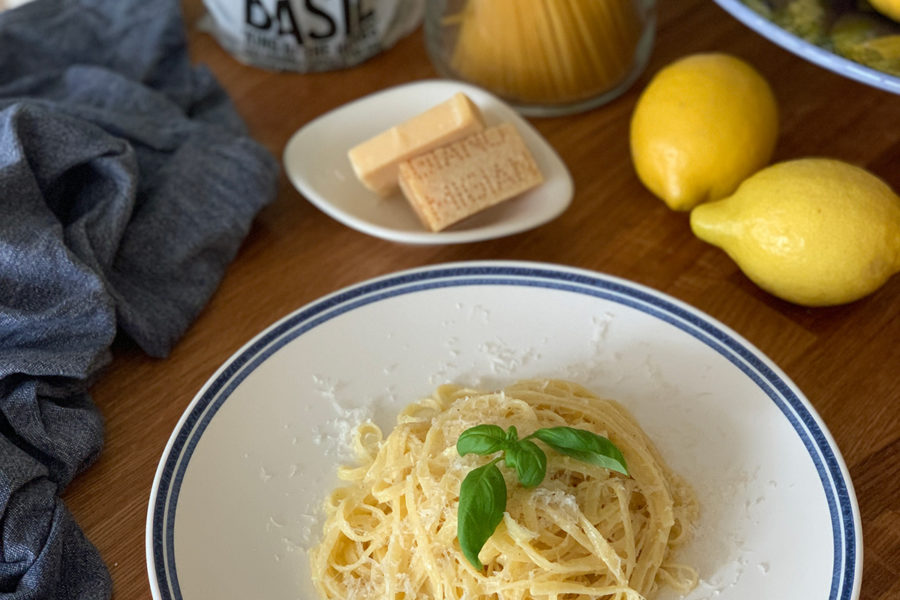 Lemon spaghetti. Delicious recipes from famous chefs.