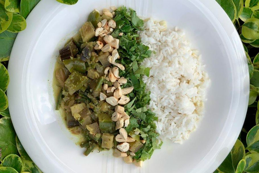 Aubergines vegan green curry by Andrei Velichko