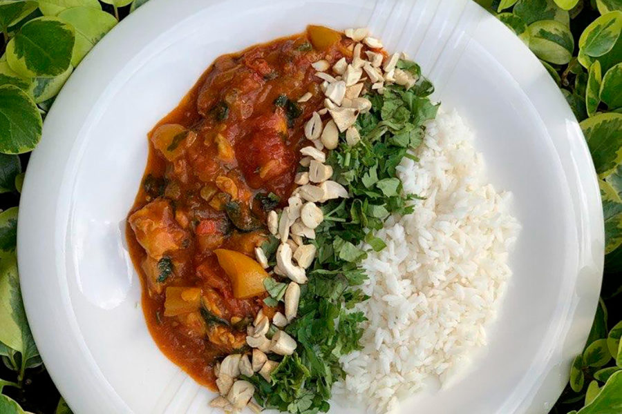 Thai yellow chicken curry by Andrei Velichko. Cooking at home with step-by-step recipes.