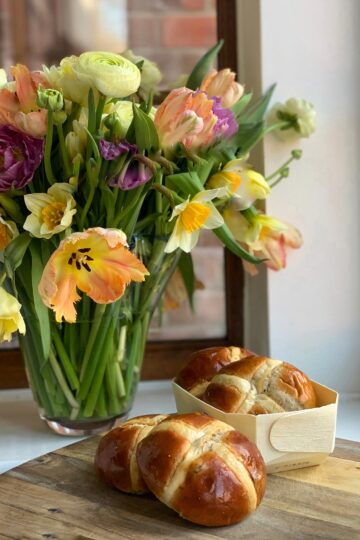 Hot cross buns by Mykola Nevrev on the best culinary blog for cooking at home.