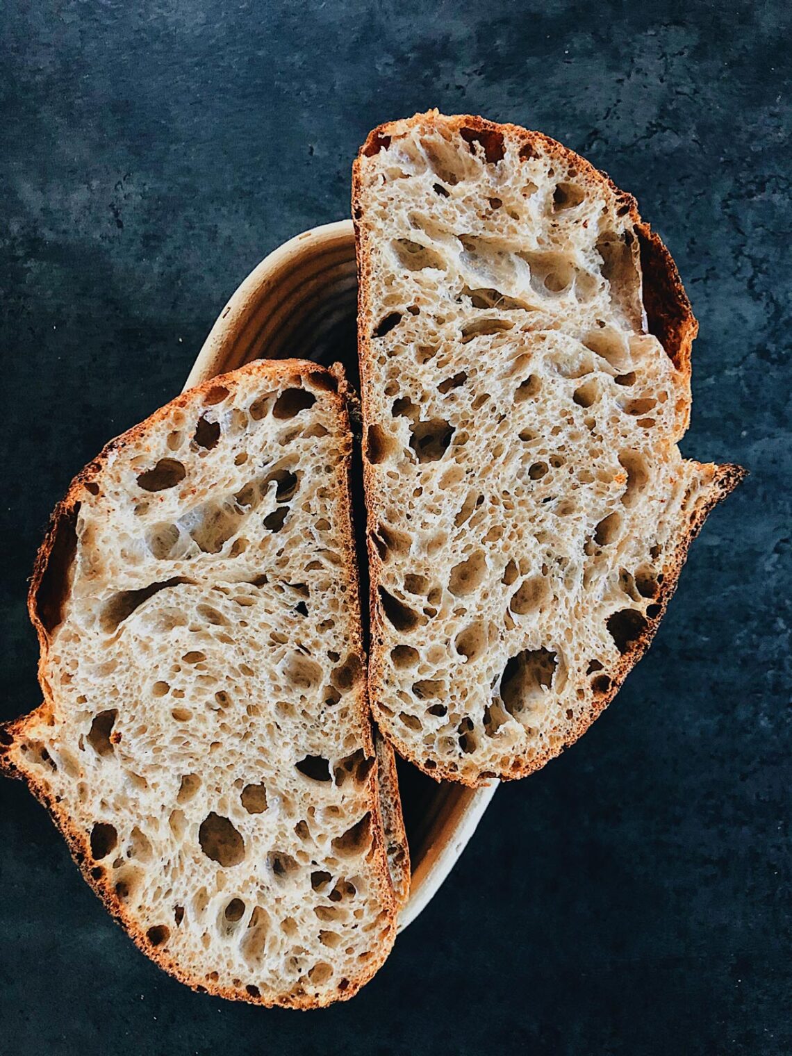 Open crumb bread by Mykola Nevrev on the best culinary blog for cooking at home.