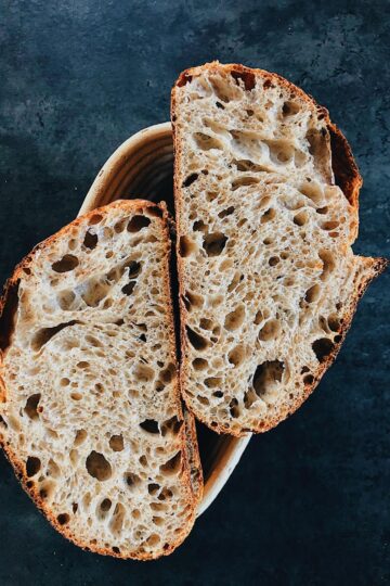 Open crumb bread by Mykola Nevrev on the best culinary blog for cooking at home.