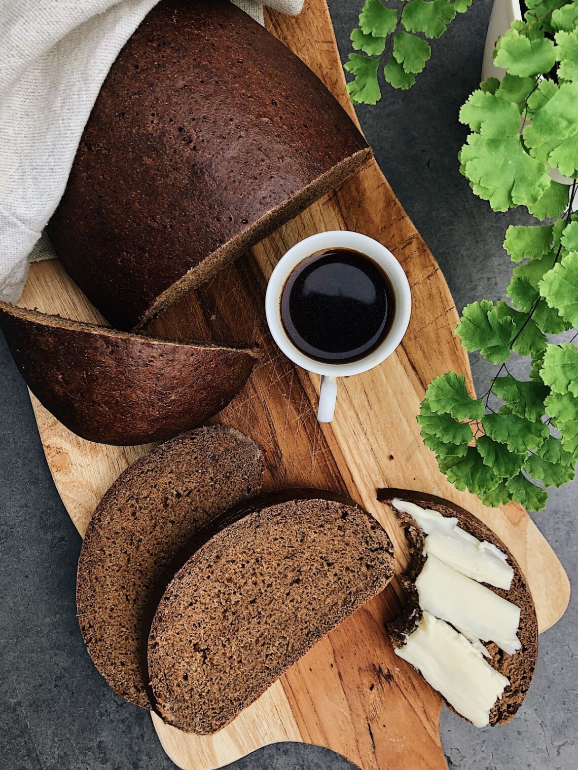 Lithuanian custard bread with jam